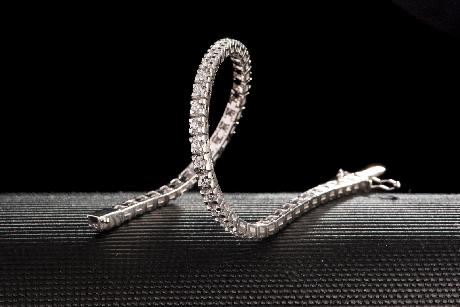 18K White Gold Tennis Bracelet featuring Natural Diamonds. Just a preview of the magnificent tennis collection available at Spadafora The Netherlands